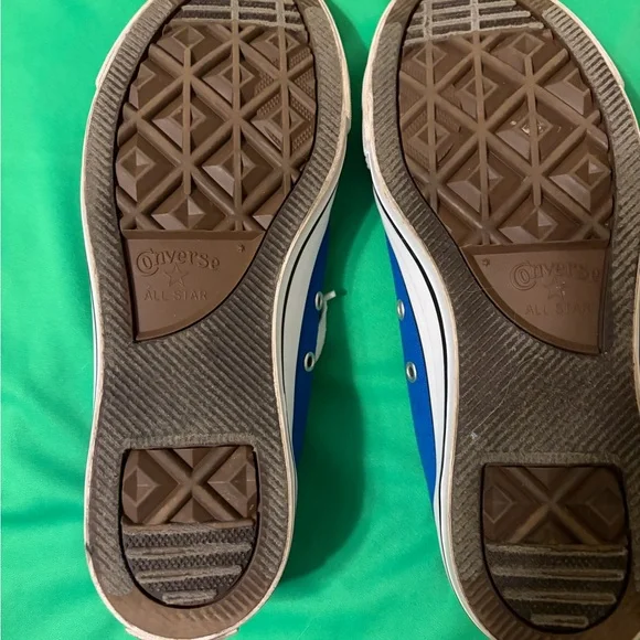 Converse Chuck Taylor’s Low Tops - Picture 5 of 5